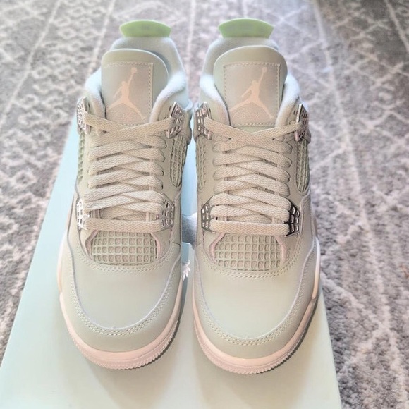 Air Jordan 4 Retro Seafoam/Sail-Metallic Silver Size 6 Women's / 4.5 Men's NEW - Picture 2 of 5